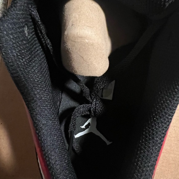 Size 10 - Jordan 1 Low Bred Toe 2021 - Picture 14 of 16